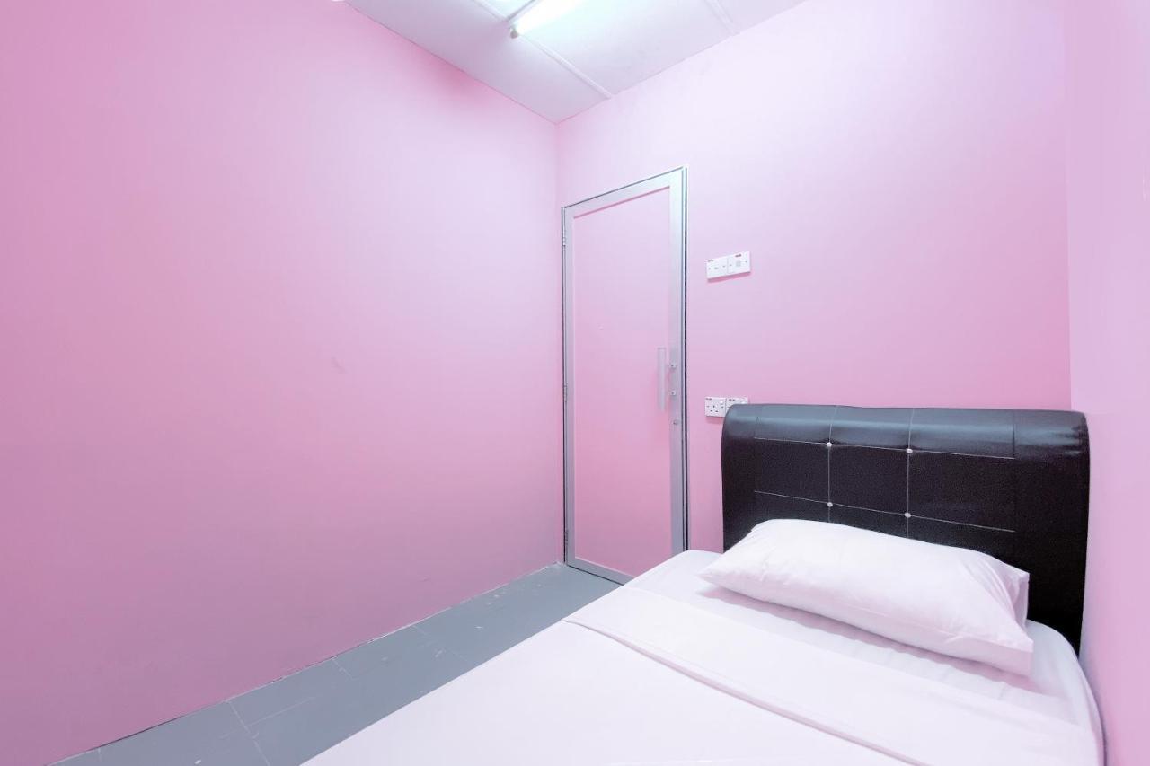 Spot On 90123 Rainbow Guest House George Town Exterior foto