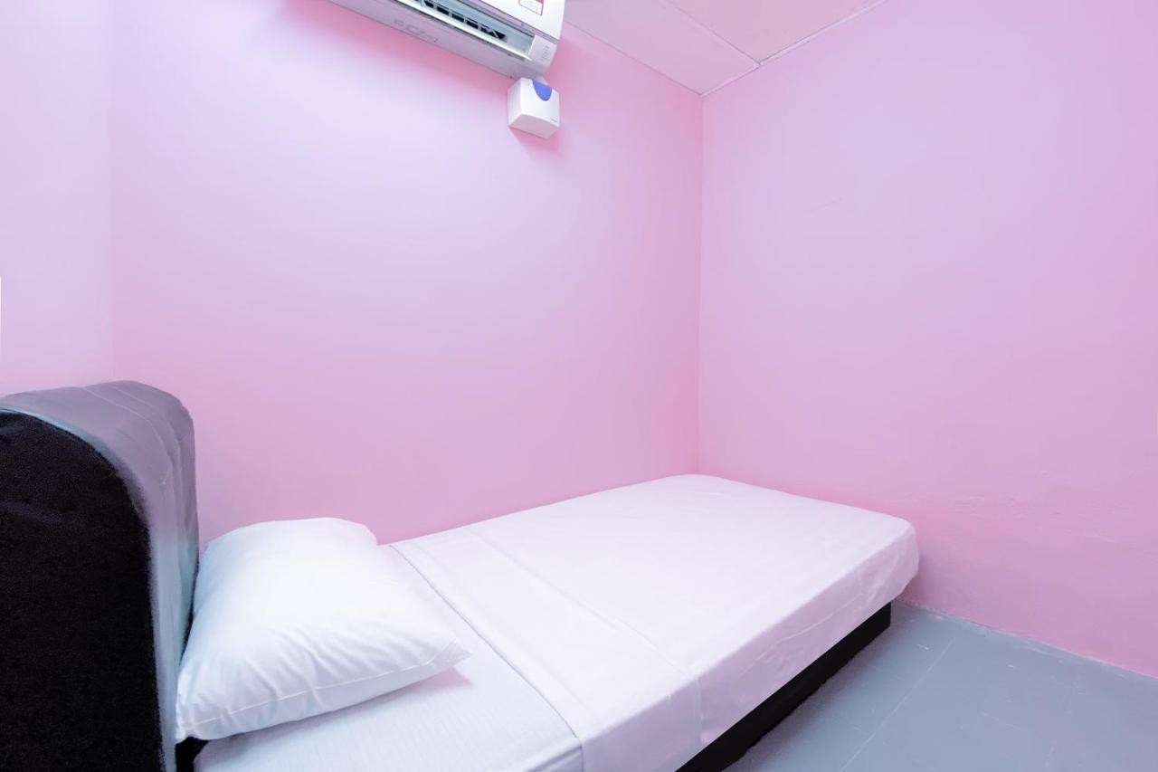 Spot On 90123 Rainbow Guest House George Town Exterior foto